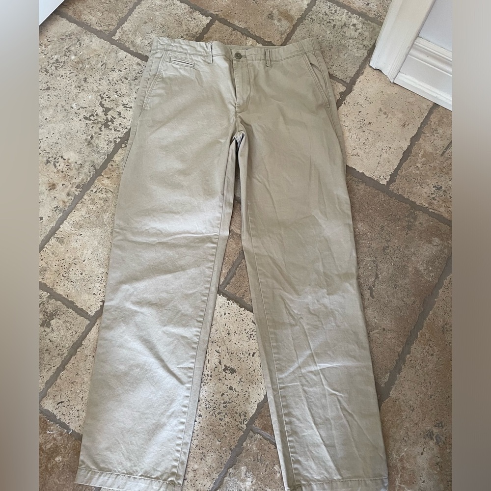 Men’s Gap Khaki pants EUC